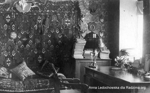  - Dwór Wojniłłowiczów. Wnętrze jednego z pokoi