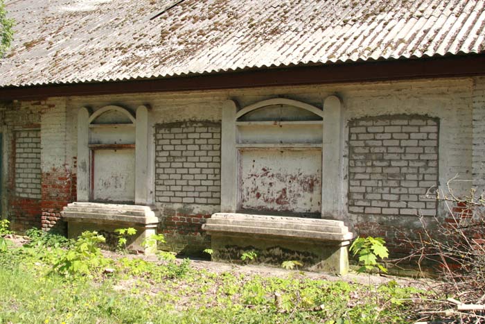 Погост |  Винокурня . Хозяйственная постройка, фрагмент