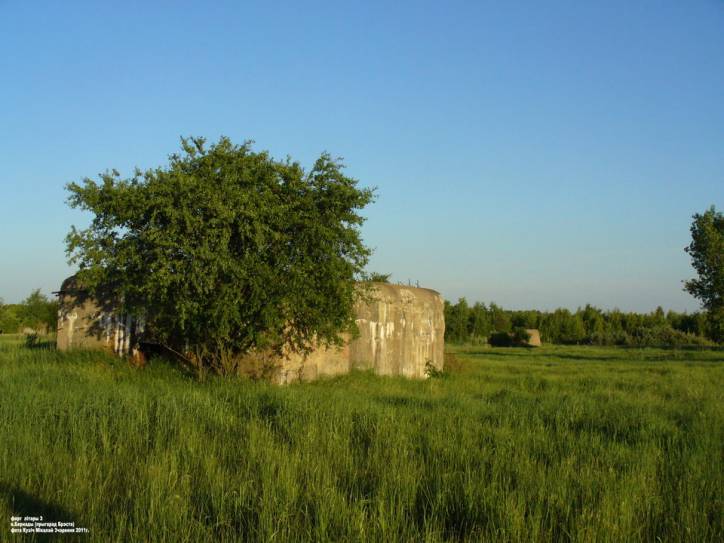 Форт литеры З и оборонительная казарма Гершонах.   -  Форт литеры З и оборонительная казарма.