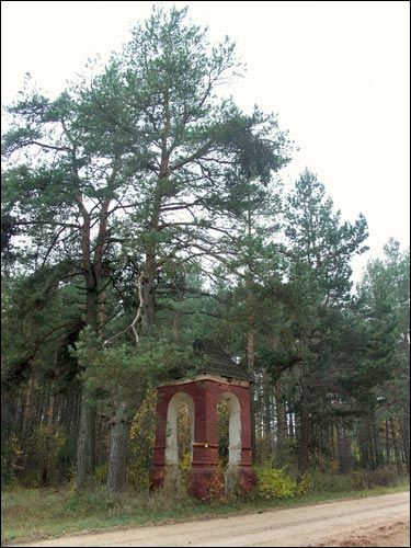 Агульны выгляд Пярэжары. Каплічка прыдарожная