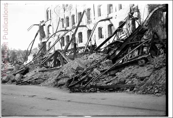 - Город на фотографиях времен 2-ой мировой войны . 