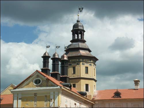  - Замак Радзівілаў Рэканструкцыя, 2006. Параходныя трубы над уязной брамай, 01.07.2006