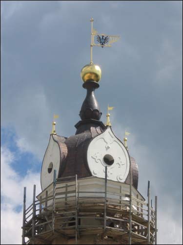  - Замак Радзівілаў Рэканструкцыя, 2006. Нейкае бязглуздае завяршэньне 'а-ля расейскі какошнік' над гадзіннікавай вежай, 01.07.2006