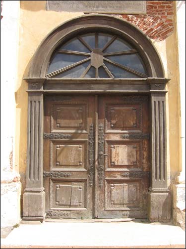  - Замак Радзівілаў Рэканструкцыя, 2006. Дзьверы ў галоўны корпус, 01.07.2006