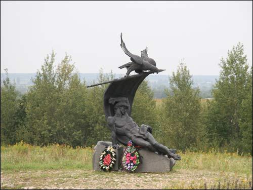  -  Pomnik ku czci poległych żołnierzy Wielkiej Armii. Napoleońskie orły