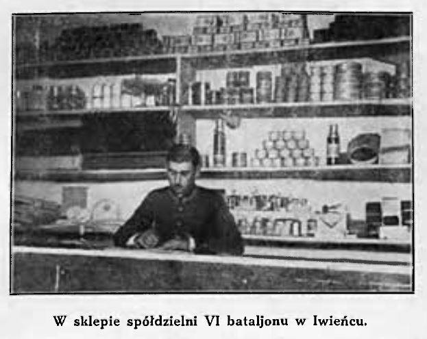  -  Koszary 6 Batalionu KOP. Spółdzielnia Spożywcza 6 batalionu KOP Iwieniec powstała w styczniu 1925 r. i liczy 363 członków. <br>Udziałowcami są wszyscy oficerowie i szeregowi  tak zawodowi, jak i<br>czynni batalionu i szwadronu KOP. 