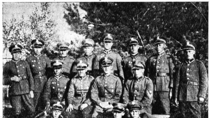  -  Koszary 6 Batalionu KOP. Zwycięska kompania karabinów maszynowych z KOP Iwieniec na zawodach o Mistrzostwo Brygady Nowogródek w 1934 r.