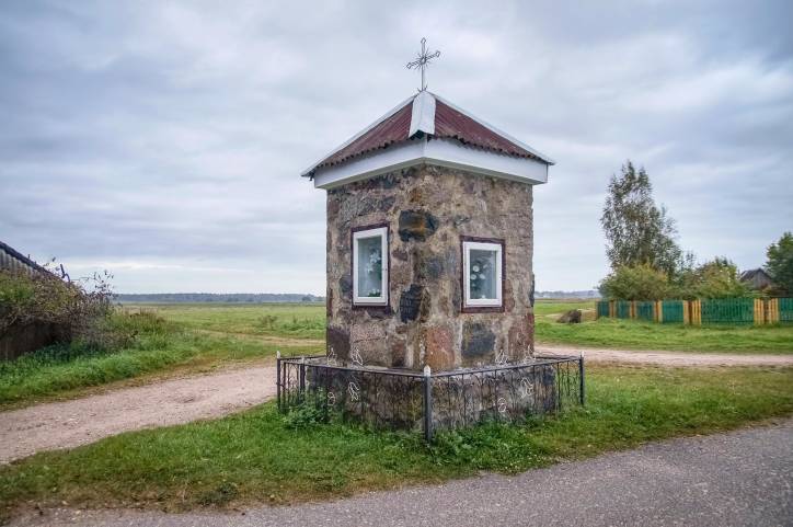 Siemienki. Kapliczka przydrożna 