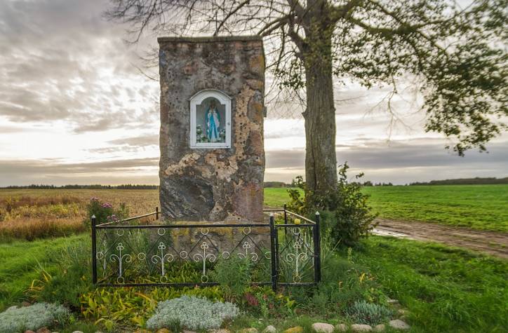 Ščani. Road chapel 