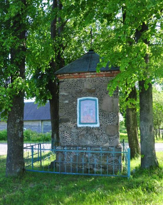 Uhlany |  Kapliczka przydrożna . 