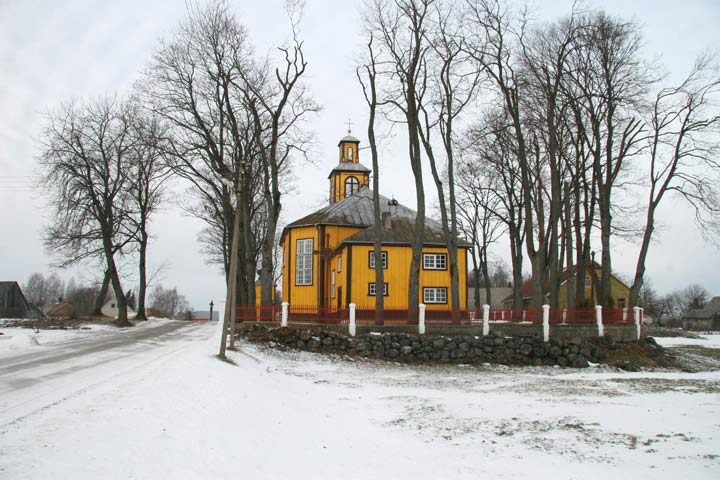  - Касцёл Нараджэння Божай Маці. Выгляд ад дарогі