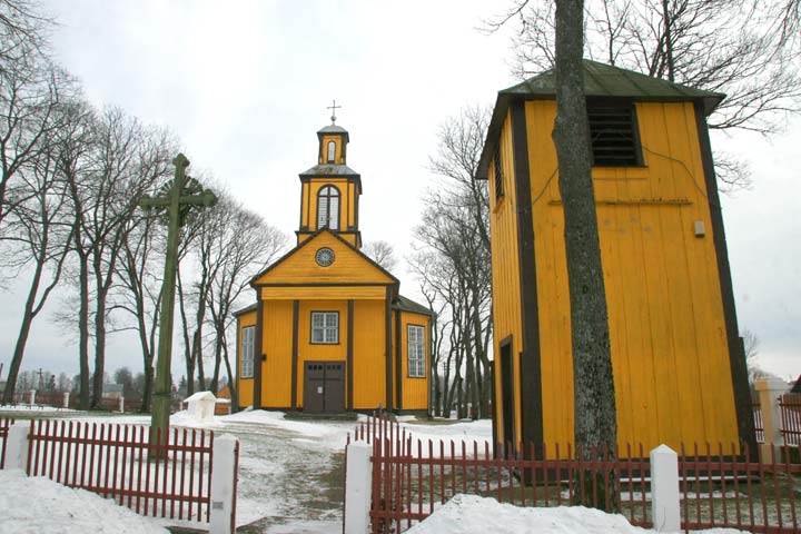  - Касцёл Нараджэння Божай Маці. Погляд на касцёл і званіцу