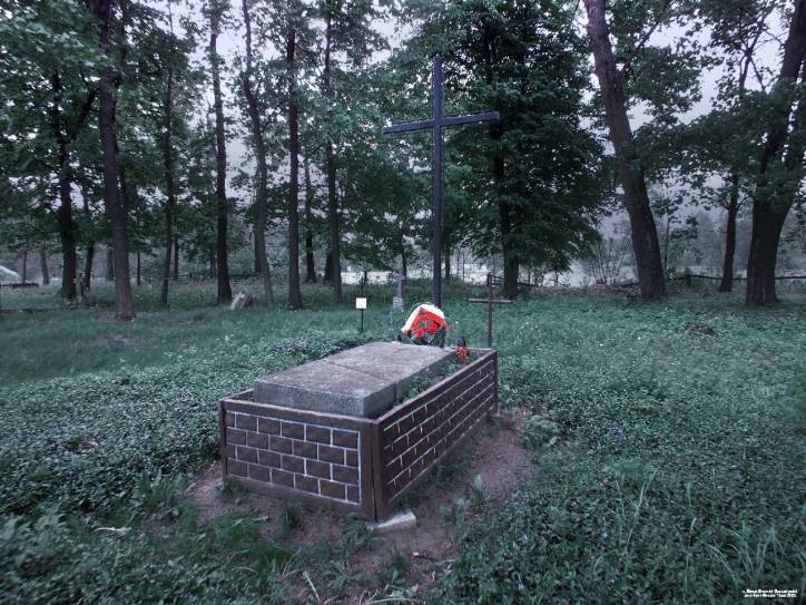 Малые Щитники. Кладбище старое католическое