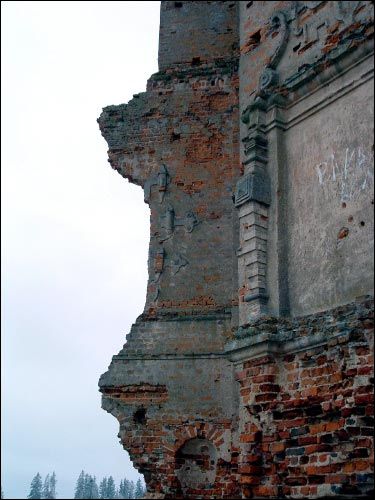 Smalany.  White Kovel Castle, ruins