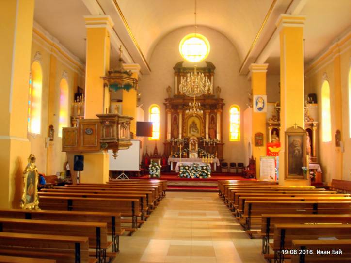 Костёл Рождества Пресвятой Девы Марии Браславе. Центральный неф  - Костёл Рождества Пресвятой Девы Марии. Центральный неф