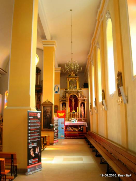 Костёл Рождества Пресвятой Девы Марии Браславе. Правый неф  - Костёл Рождества Пресвятой Девы Марии. Правый неф