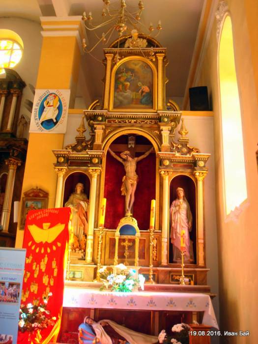 Костёл Рождества Пресвятой Девы Марии Браславе. Правый алтарь  - Костёл Рождества Пресвятой Девы Марии. Правый алтарь