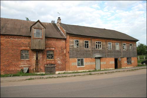 Widze |  Młyn wodny . Fasada od ulicy, fragment