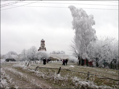 Белая Царква |  Краявіды . Царква Прасьв. Тройцы. Від з боку вёскі