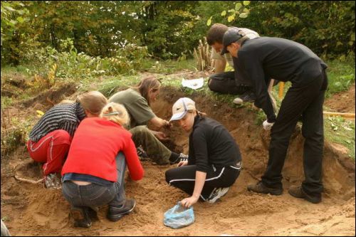 Biruli.  Burial-mounds