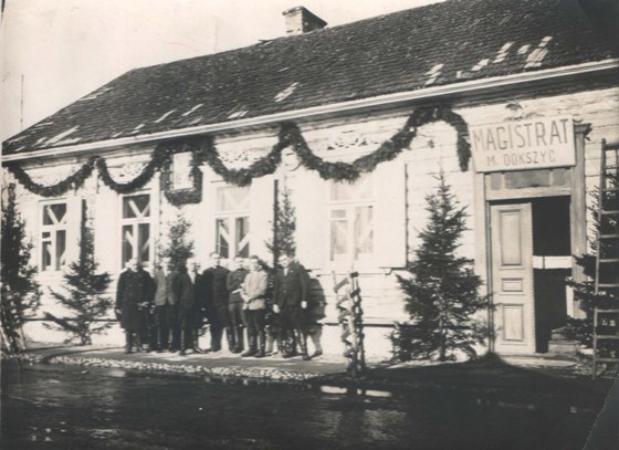 Докшыцы |  Горад на старых фотаздымках . Магістрат горада Докшыцы, Паштоўка 1920-30-х гг.