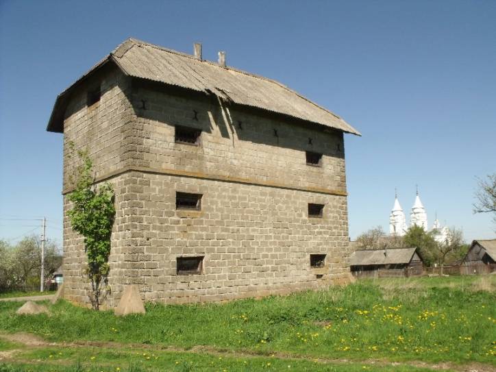 Parafianowo.  Spichlerz