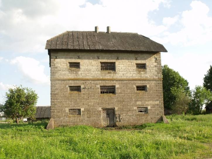 Parafianowo.  Spichlerz