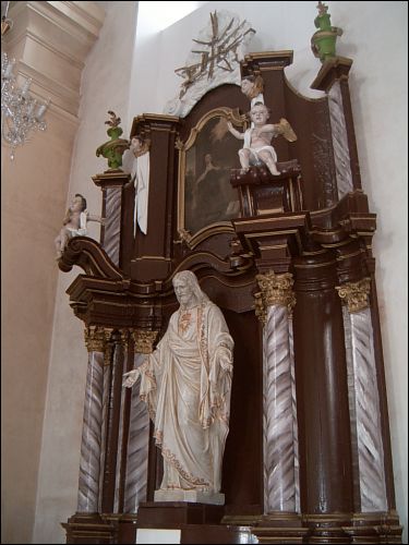  - Kościół Św. Trójcy. Prawy ołtarz w świątyni