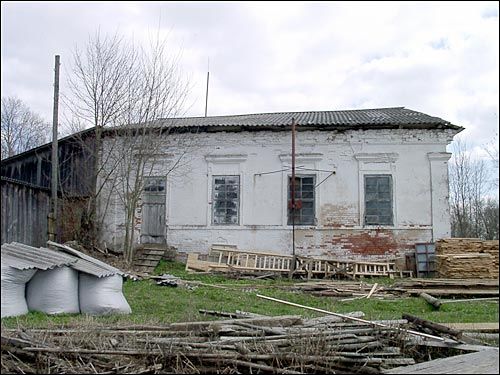  - Dwór Okuszków. Zachowany fragment fasady głównej