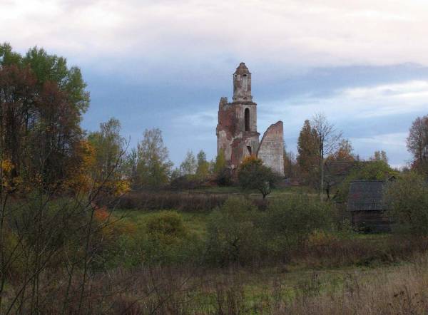  - Kościół (ruiny). 