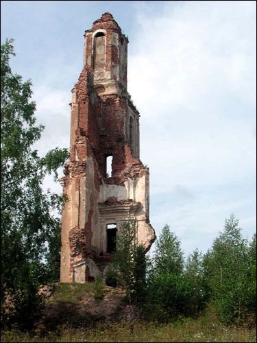  - Kościół (ruiny). Ruina wieży kościoła