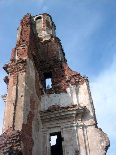  - Kościół (ruiny). Ruina wieży