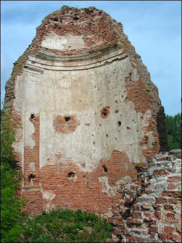  - Kościół (ruiny). Apsyda, pozostały fragment