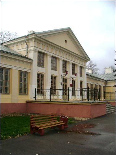  - Палацава-паркавы ансамбль Тызенгаўзаў. Вулічны фасад. Фрагмент