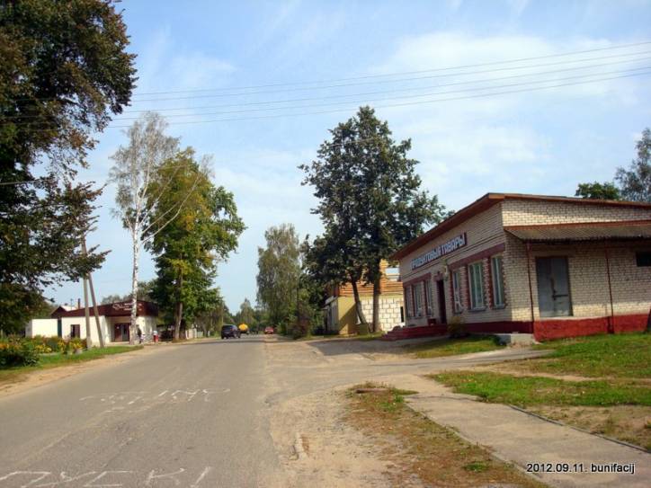 Azino (Białe).  We wsi 