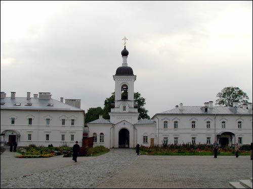  - Monaster Spasko-Eufrozynski. Korpus klasztorny i brama-dzwonnica