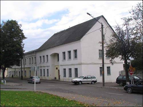 Ten dom zbudowano na miejscu kościoła franciszkanów Połock. Klasztor franciszkanów