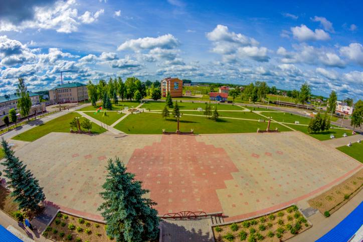  - Вуліцы мястэчка . Вид на главную площадь г.п. Россоны