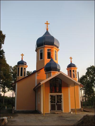 The main facade of the church after the 'upgrade' in 2009 Hoščava. Orthodox church of the Exaltation of the Holy Cross