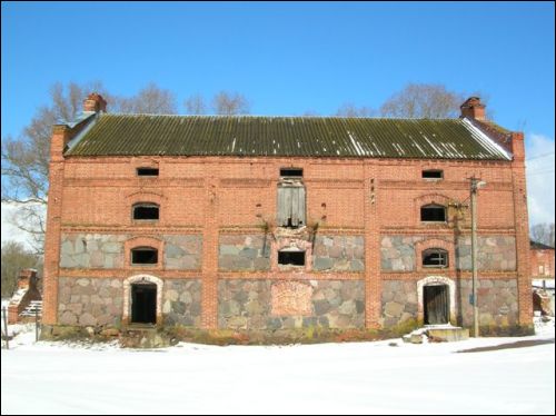 Płamia (Bielica Stara) |  Dwór gospodarczy Świackich. Magazyn ziarna