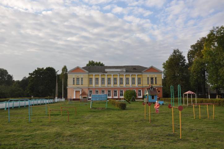 Hermanowicze. Zespół pałacowo-parkowy Szyrynów