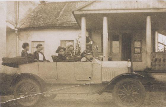 - Dwór Sternów. Zdjęcie z książki S. W. Schuchardt 