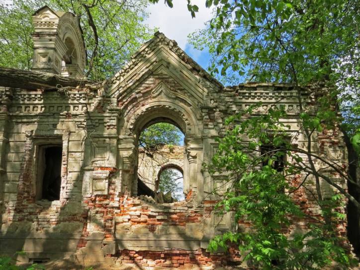Ravučča.  The tomb of Chomientowski