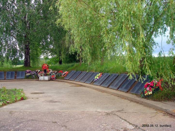 Паперына.  Мэмарыяльны комплекс «Прарыў»