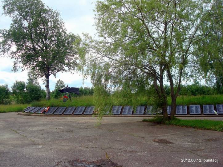 Паперына.  Мэмарыяльны комплекс «Прарыў»