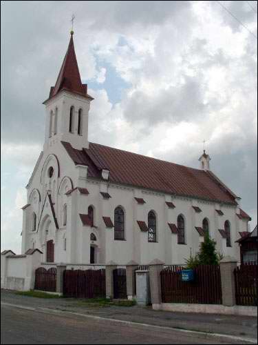 Kosów |  Kościół Św. Trójcy. Fasada boczna
