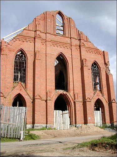 Fasada główna, 08 2002 r Uszacz. Kościół Św. Wawrzyńca