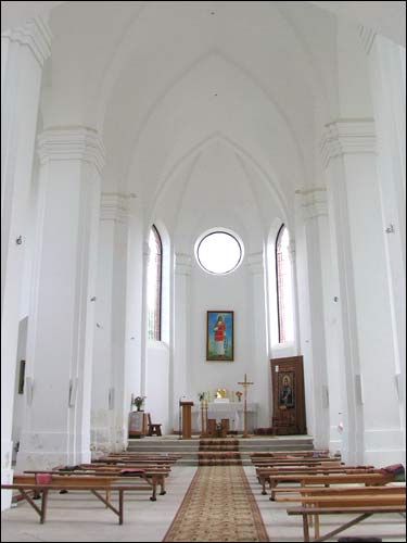 Wnętrze Uszacz. Kościół Św. Wawrzyńca