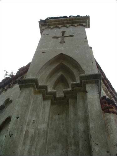 Фрагмент аздабленьня вуглавой вежы з усходняга боку палаца Марачоўшчына (Косава). Палац Пуслоўскіх