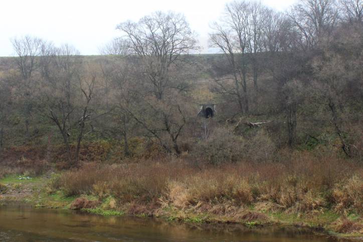 Тоннель для сточных вод под веткой Витебско-Орловской ж. д., район поместья \ Віцебск. Краявіды